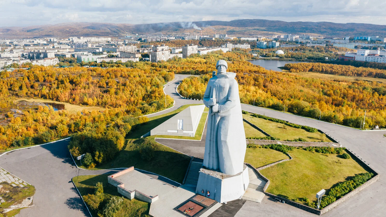 Мурманск, монумент Защитникам Советского Заполярья